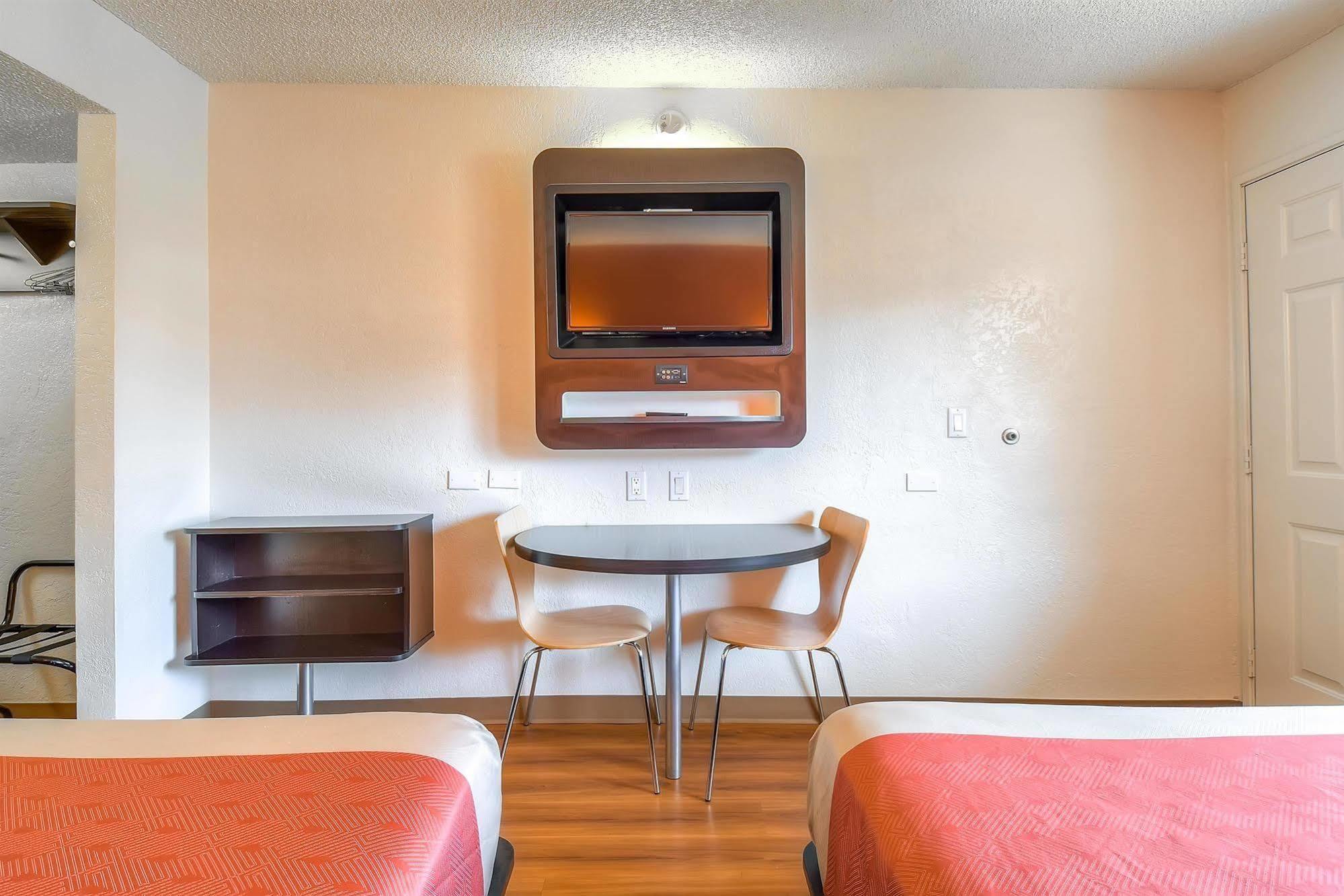 Hotel 6-long Beach, Ca - Angeles