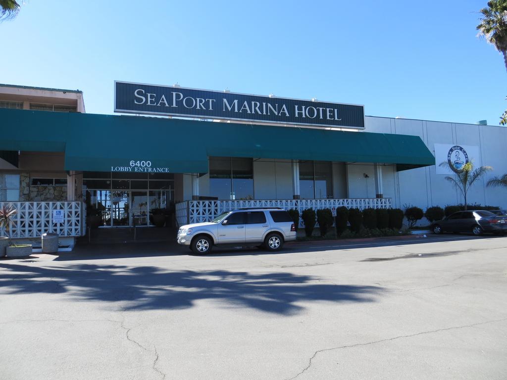 Seaport Marina 2*