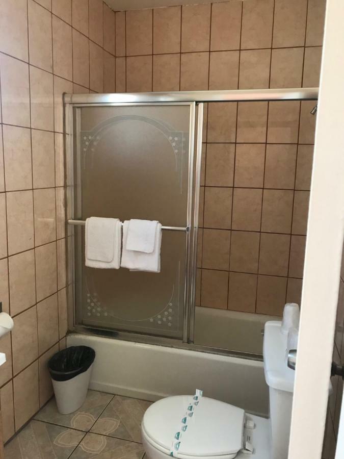 Raymoure Motel Long Beach
