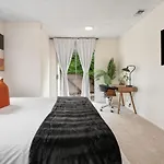 Vintage Vibes Near Airport Games Sleeps 8