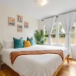 Vintage Vibes Near Airport Games Sleeps 8