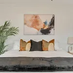 Refreshing Escape- Hot Tub- Games- Sleeps 10