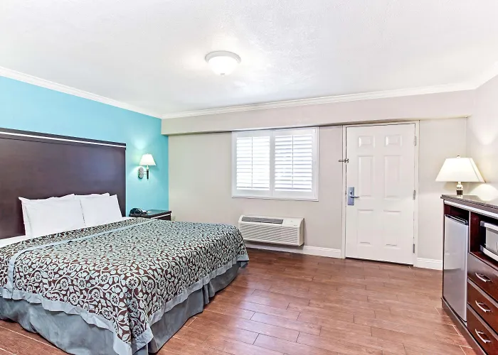 Cabana Inn & Suites