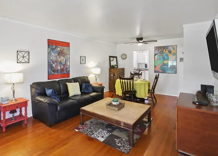 Convenient Long Beach Condo - Walk To Ocean!