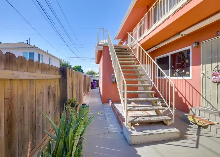 Airy Long Beach Condo Rental 2 Mi To Ocean!