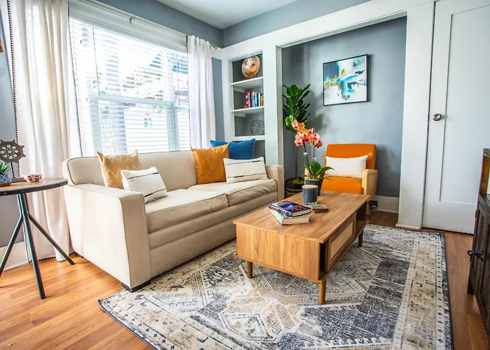 Charming Historic Apartment Mins To Convention Center, Beaches And Downtown Attractions