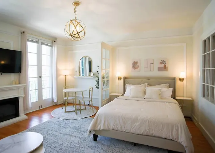 Chambre De Bonne In Downtown Long Beach