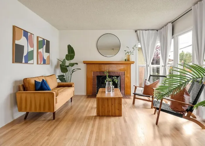 Vintage Vibes Near Airport Games Sleeps 8