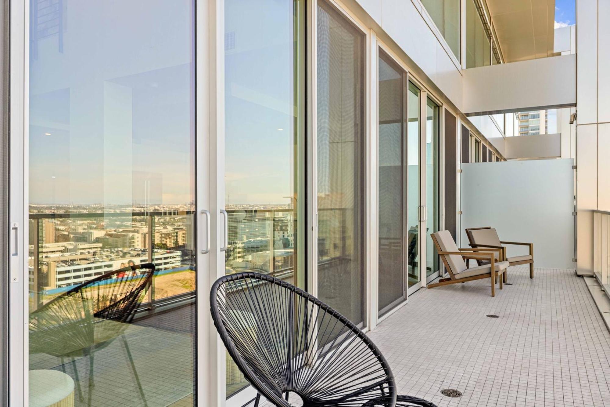 Apartment @ Marbella Lane - Luxe 3br Penthouse In Long Long Beach