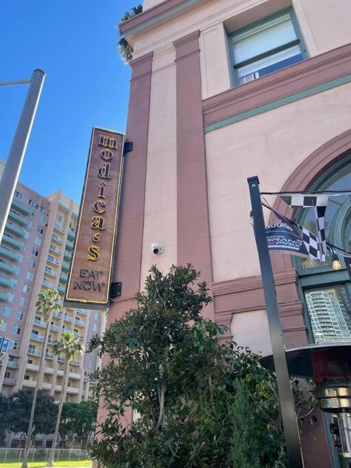 De Bonne In Downtown Long Daire Long Beach