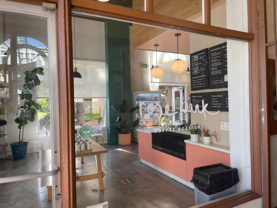 De Bonne In Downtown Long Long Beach