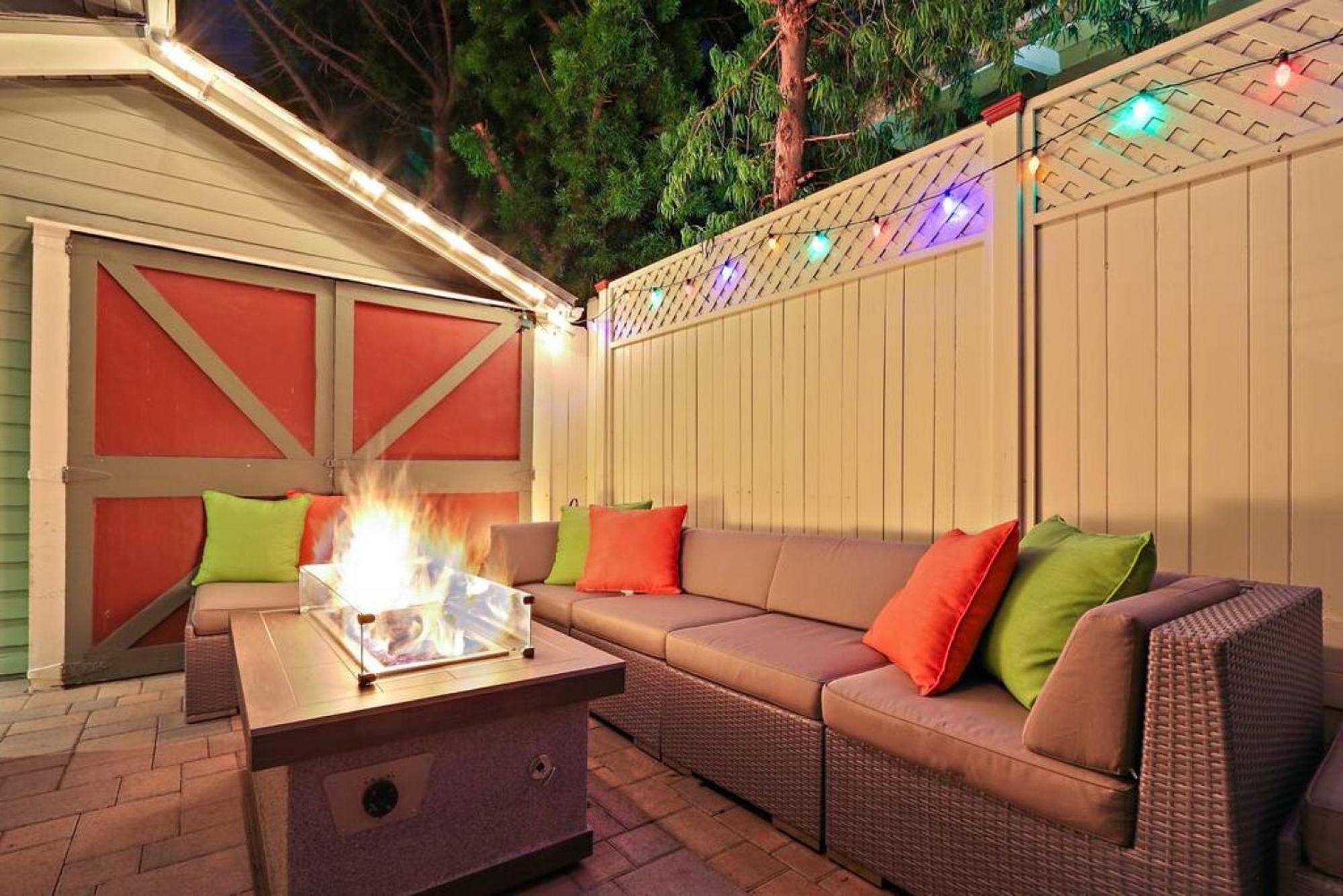 Charming Bungalow, Ac, Hottub, Close To