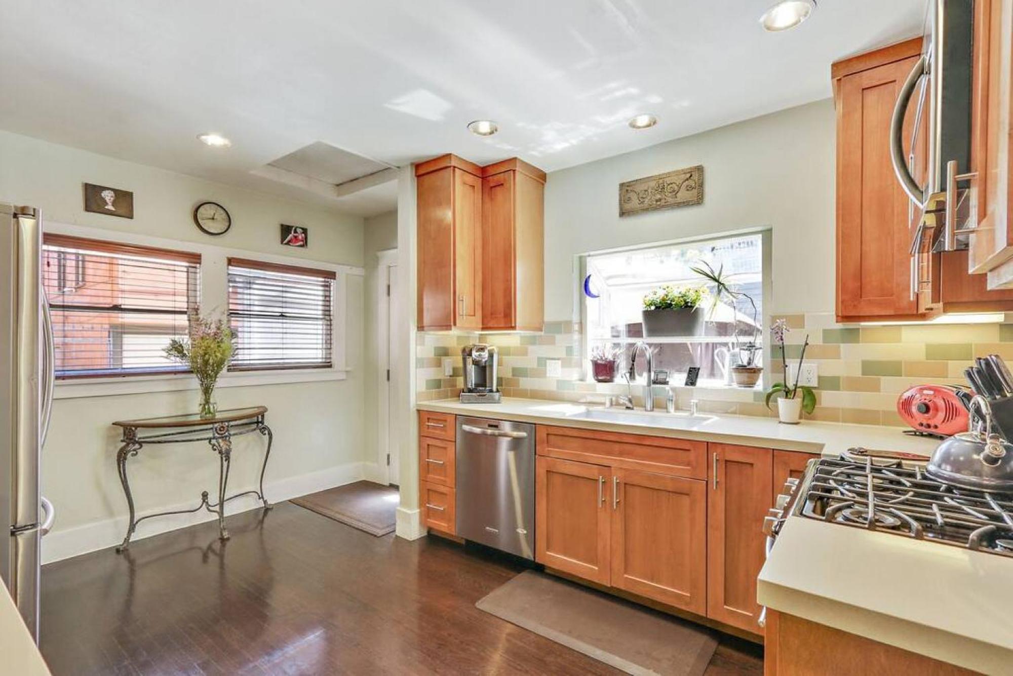 Charming Bungalow, Ac, Hottub, Close To * Long Beach