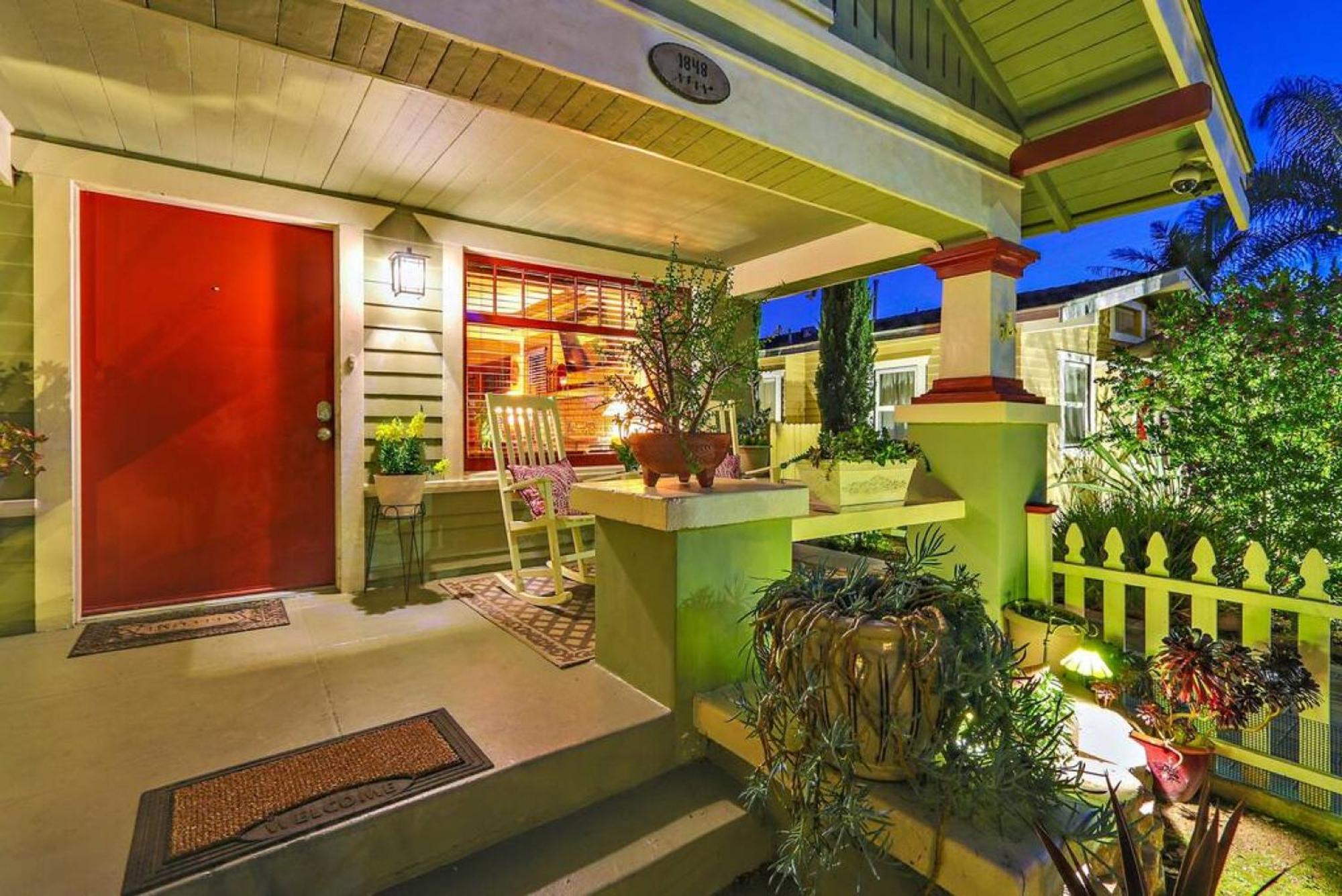 Charming Bungalow, Ac, Hottub, Close To Long Beach