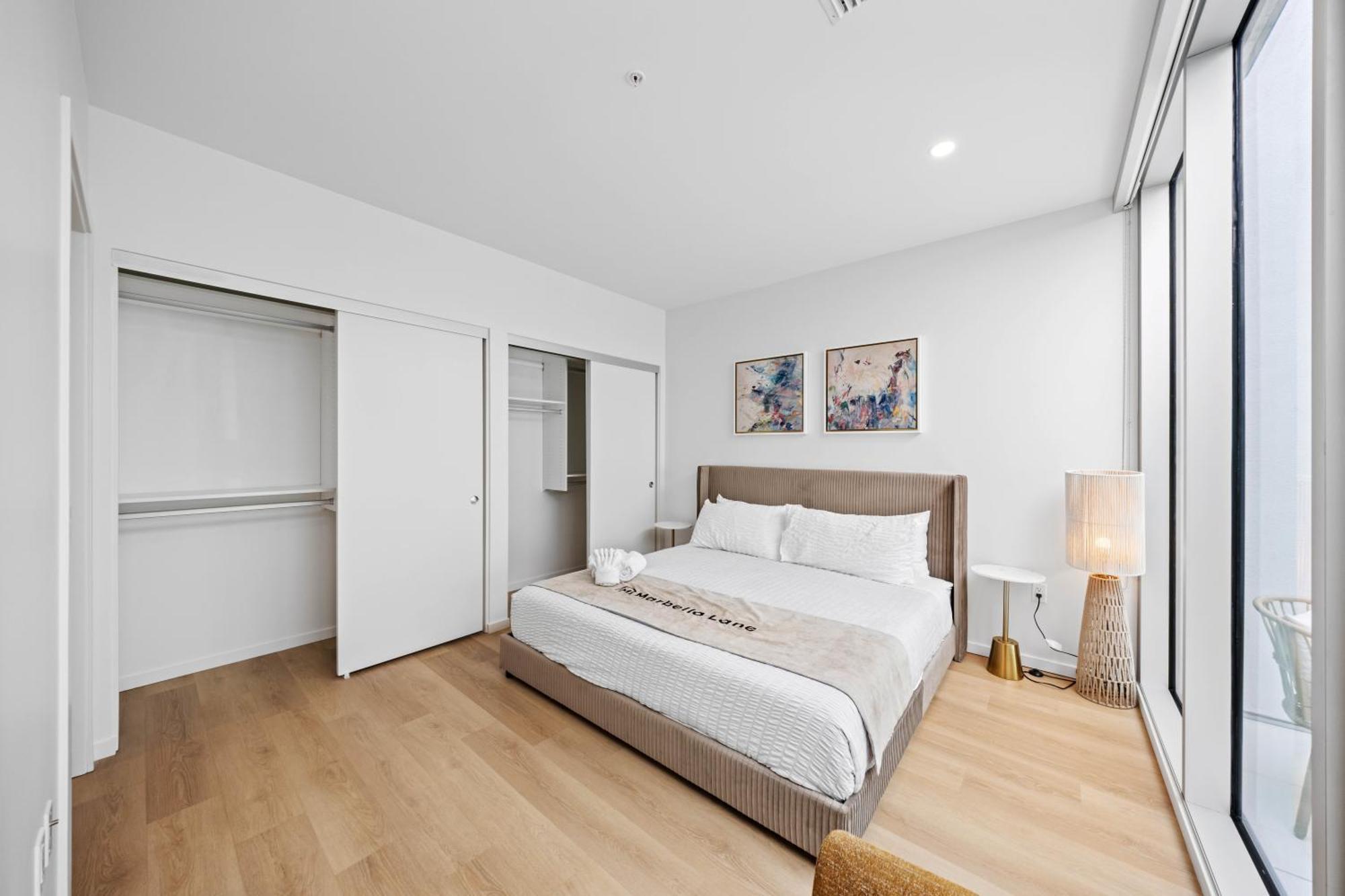 Apartment @ Marbella Lane - Downtown Haven In Long