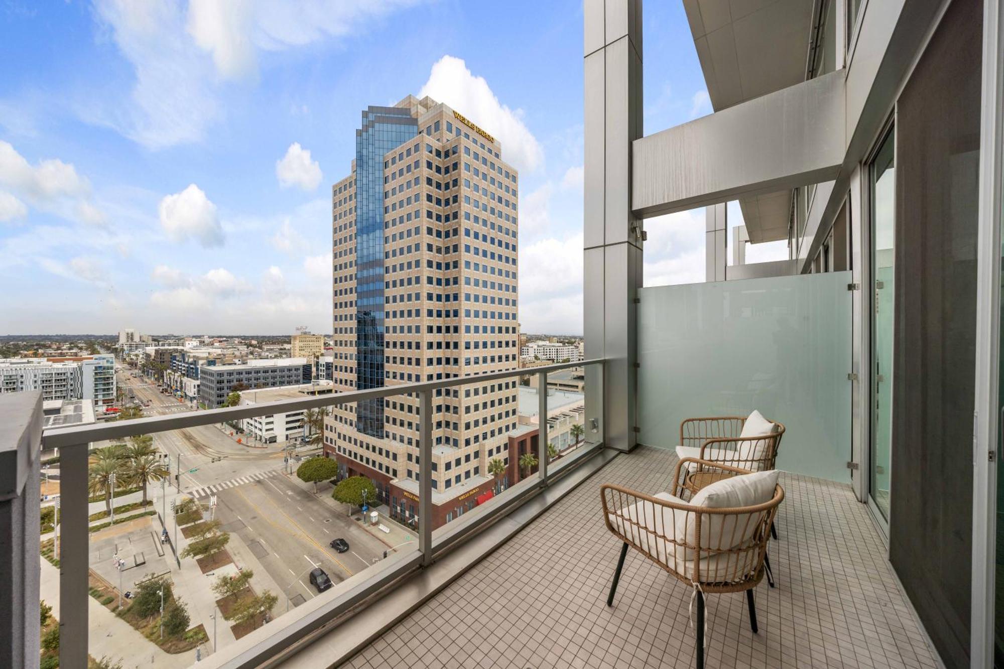 @ Marbella Lane - Downtown Haven In Long Apartment *