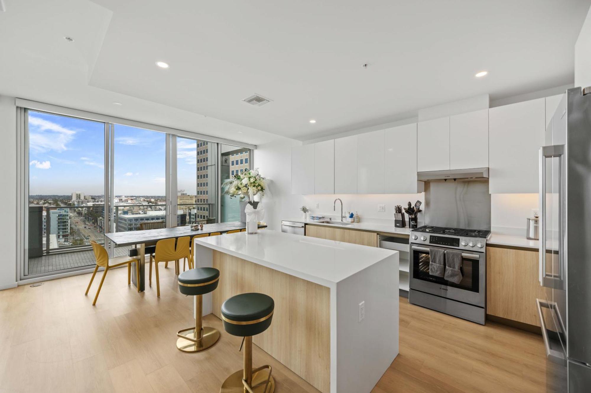 @ Marbella Lane - Downtown Haven In Long *