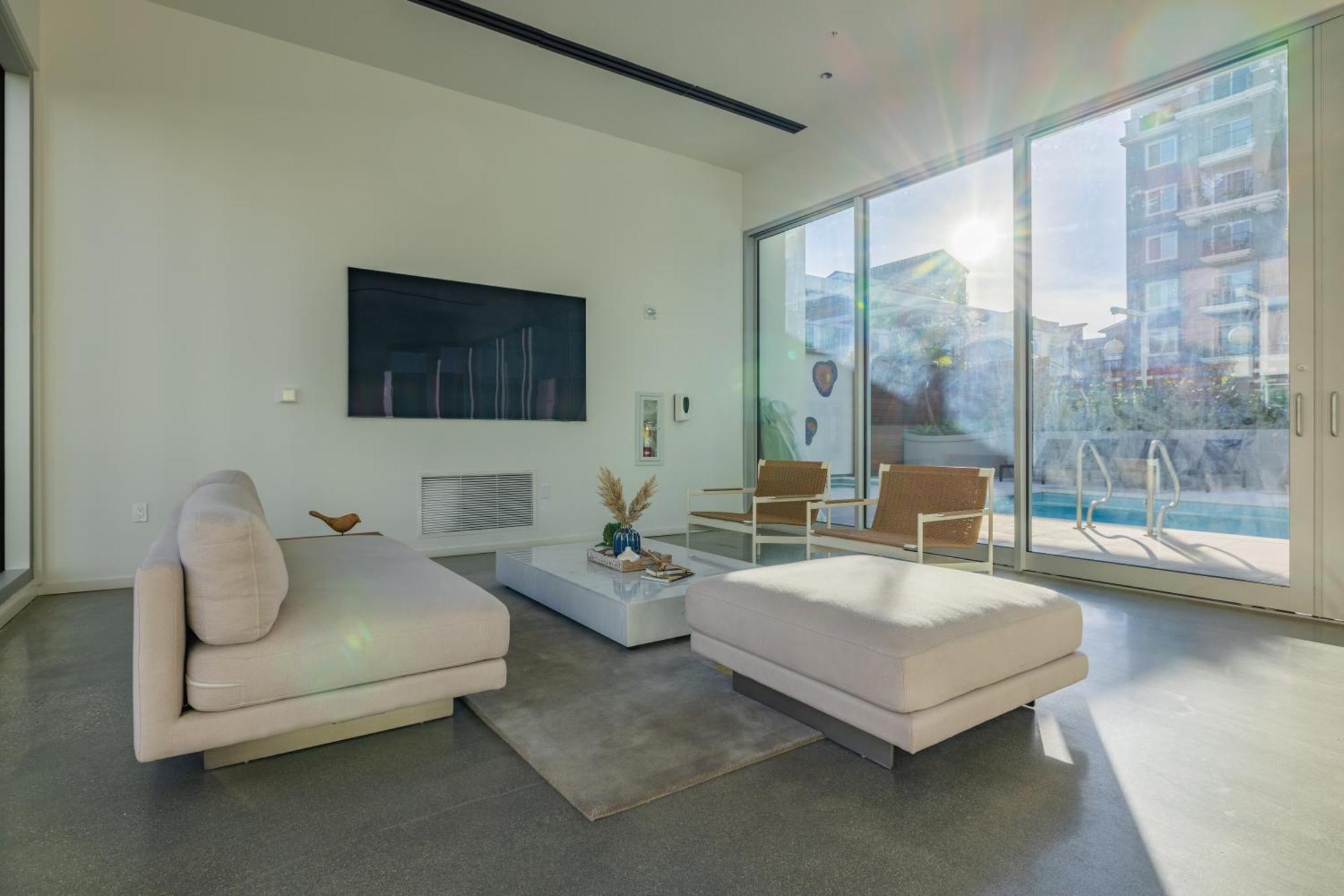 @ Marbella Lane - Luxe 3br Penthouse In Long * Long Beach