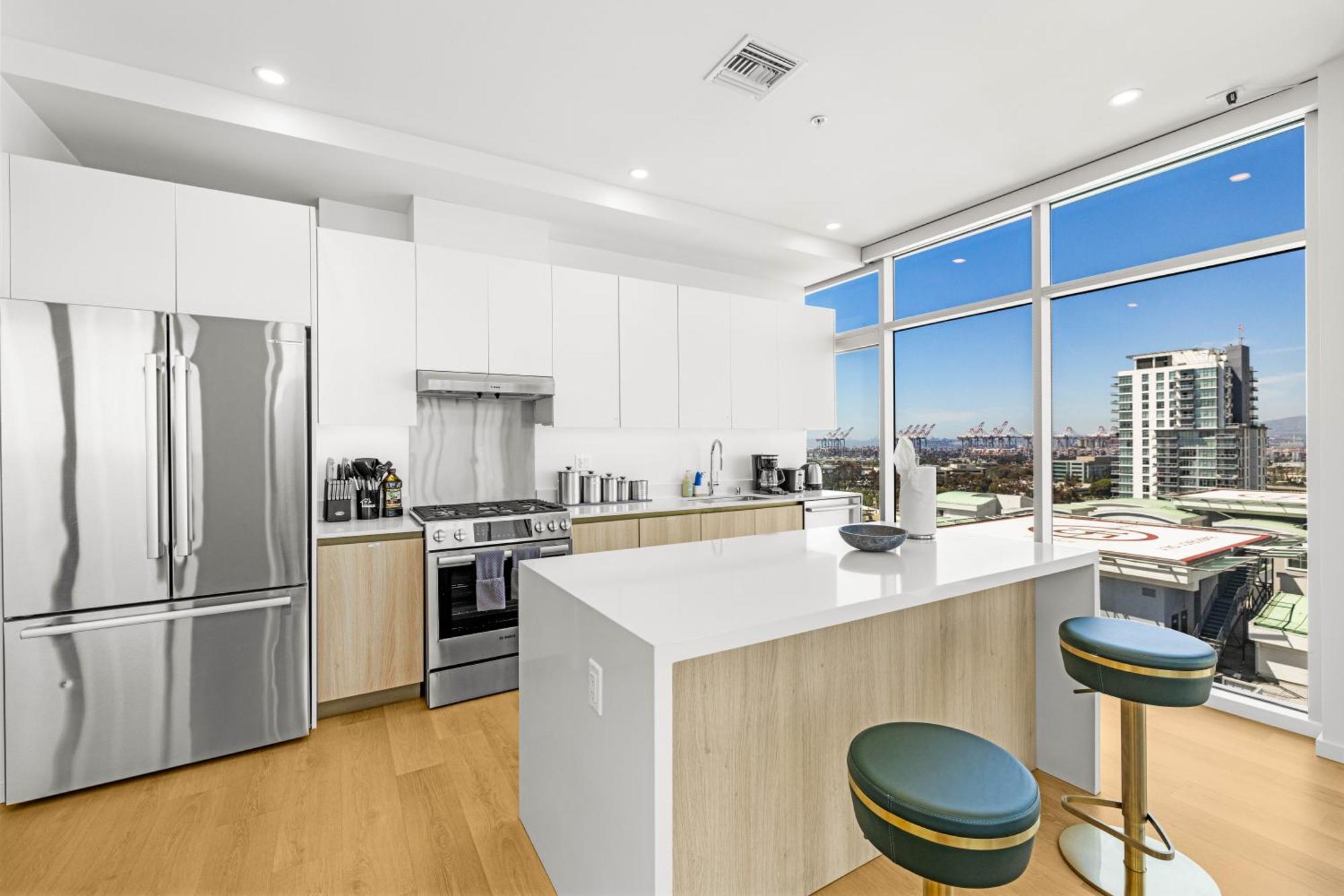 Apartment @ Marbella Lane - Luxe 3br Penthouse In Long *