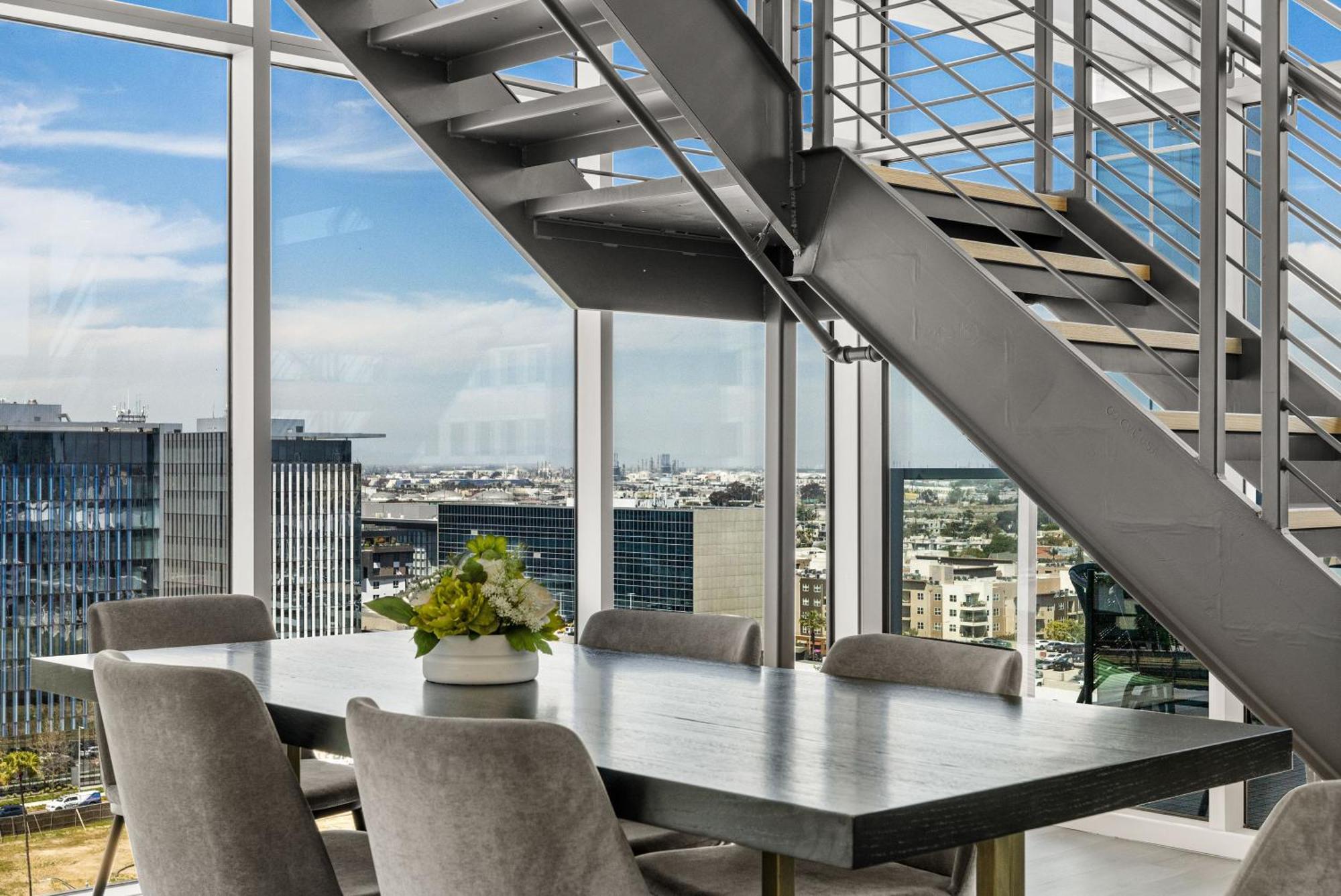 @ Marbella Lane - Luxe 3br Penthouse In Long