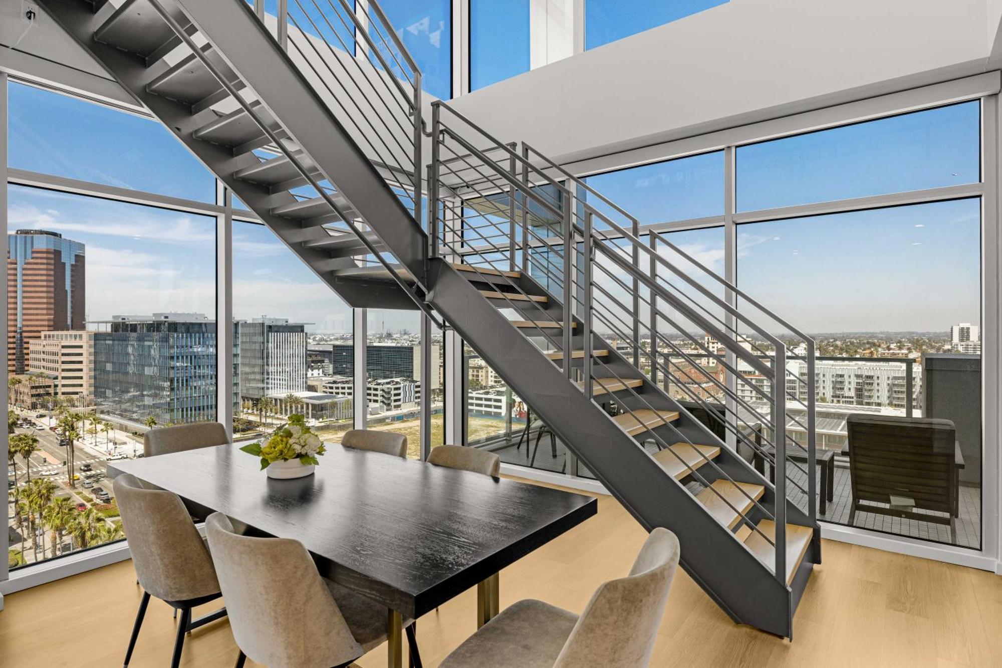 Apartment @ Marbella Lane - Luxe 3br Penthouse In Long *