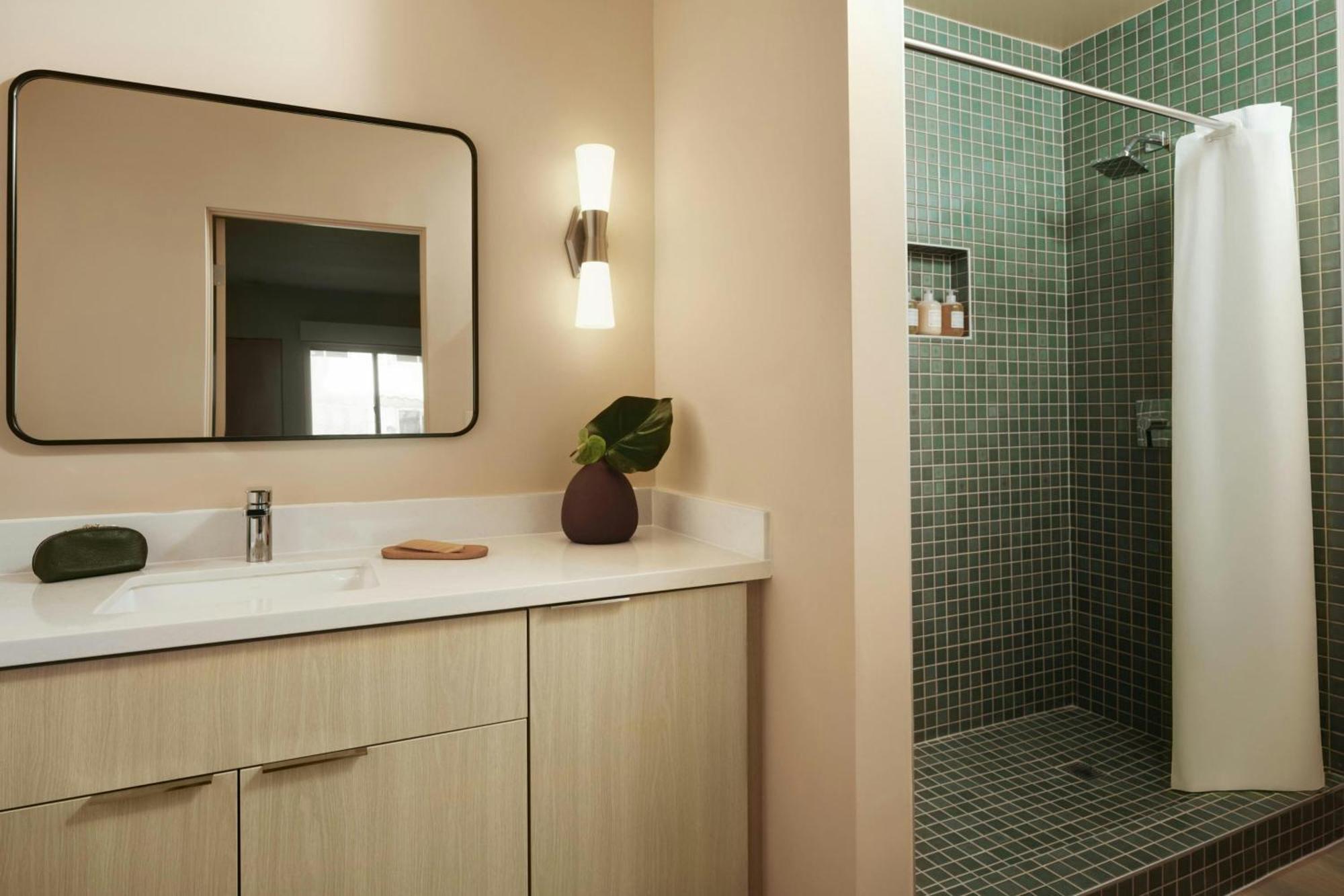 Center Long Beach, Sonder By Marriott Bonvoy *