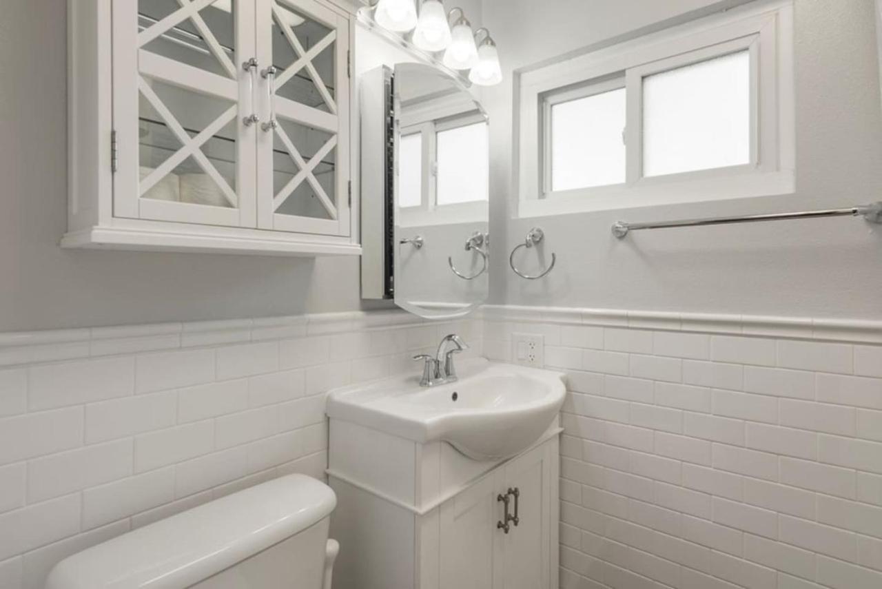 Refreshing Escape- Hot Tub- Games- Sleeps 10 Long Beach