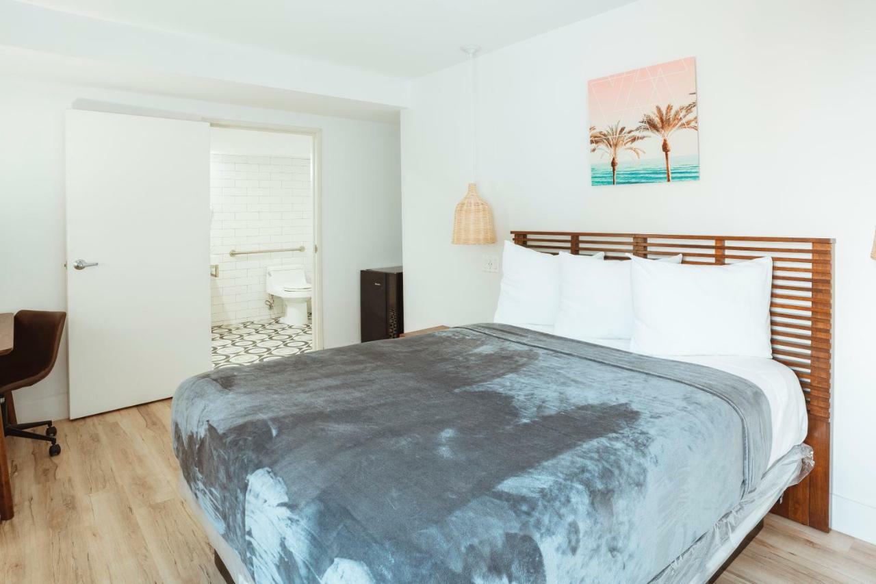The Belmont Shore Otel